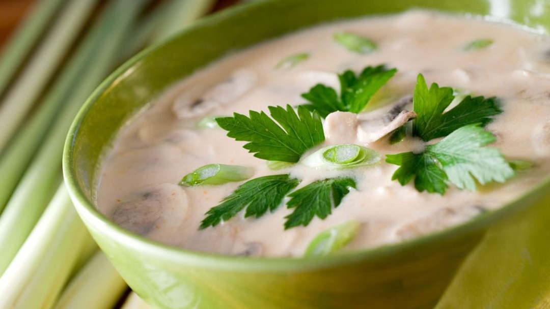 Thai Coconut Curry Soup (Raw Vegan)